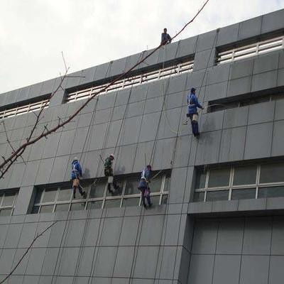 東莞市鴻新公司 專業外墻清洗，24小時服務保障